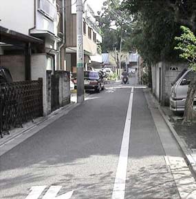 前面道路の舗装の状況1